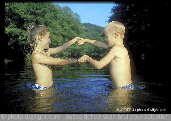 enfants dans la rivire - children in the river